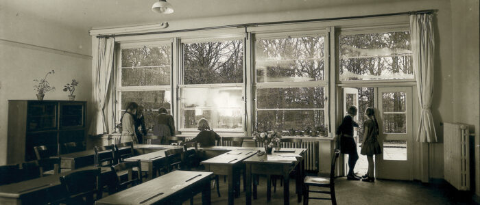 Höhere Real- und Volksschule Volksdorf (Klassenraum im Erdgeschoss mit Zugang zum Innenhof). Baujahr: 1929-1930. Foto: Gebr. Dransfeld 1930